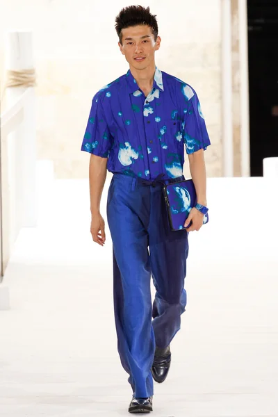 Look 30